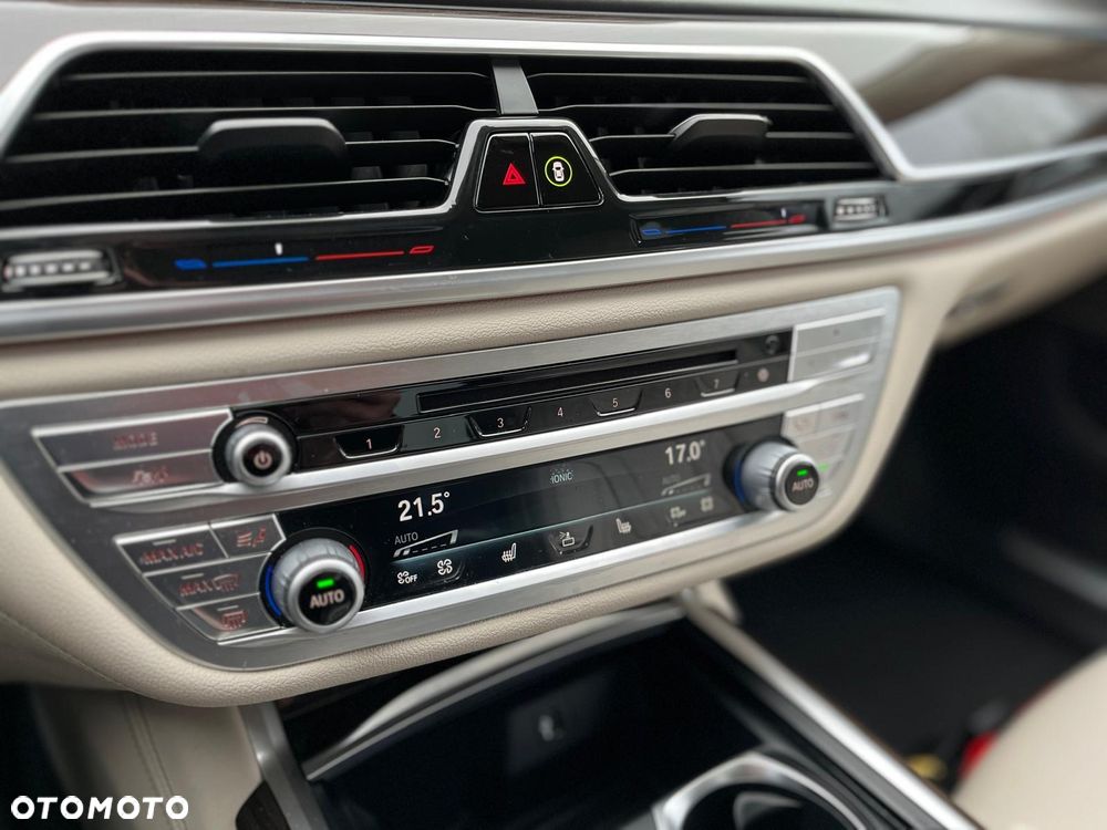 BMW Seria 7 750i xDrive - 11