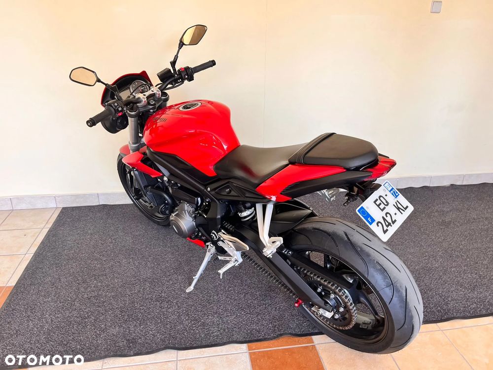 Triumph Street Triple - 10
