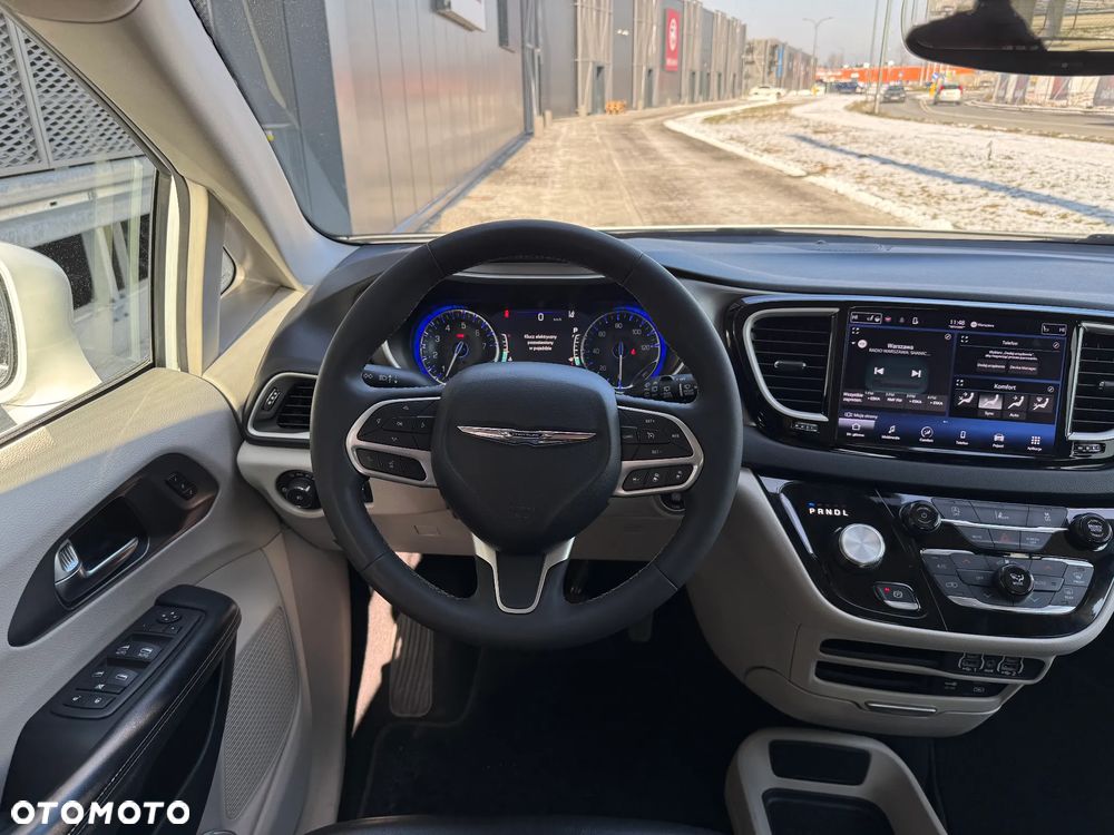 Chrysler Pacifica - 32