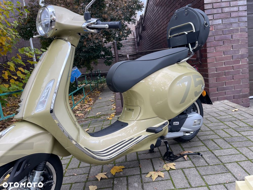 Piaggio Vespa - 2