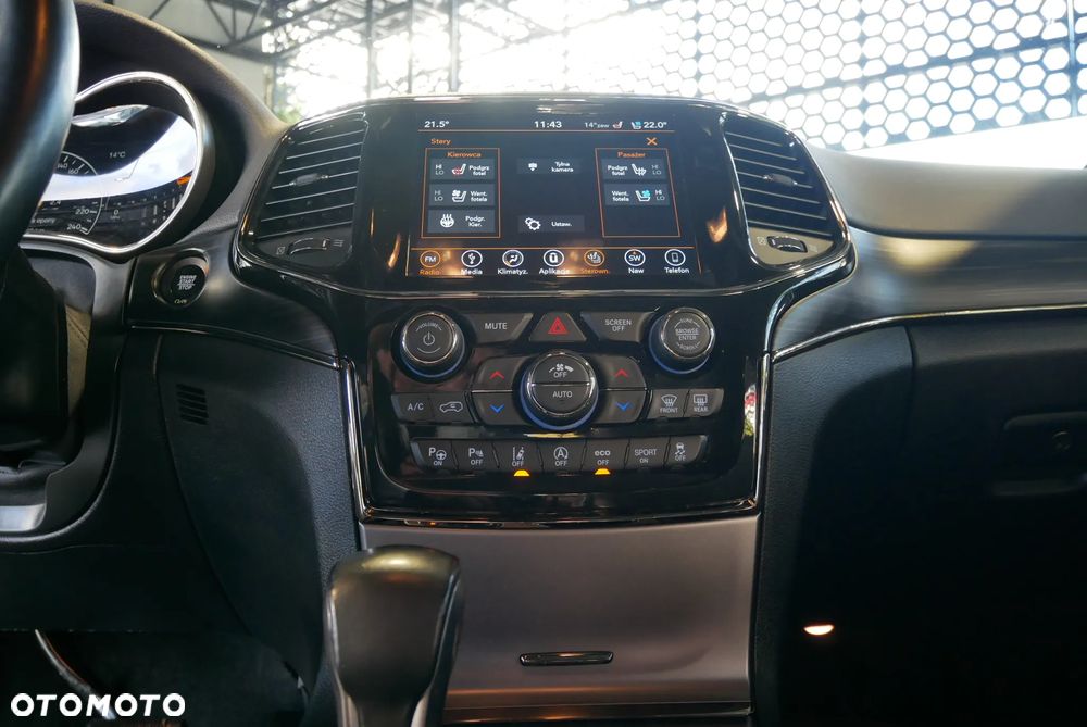 Jeep Grand Cherokee - 27