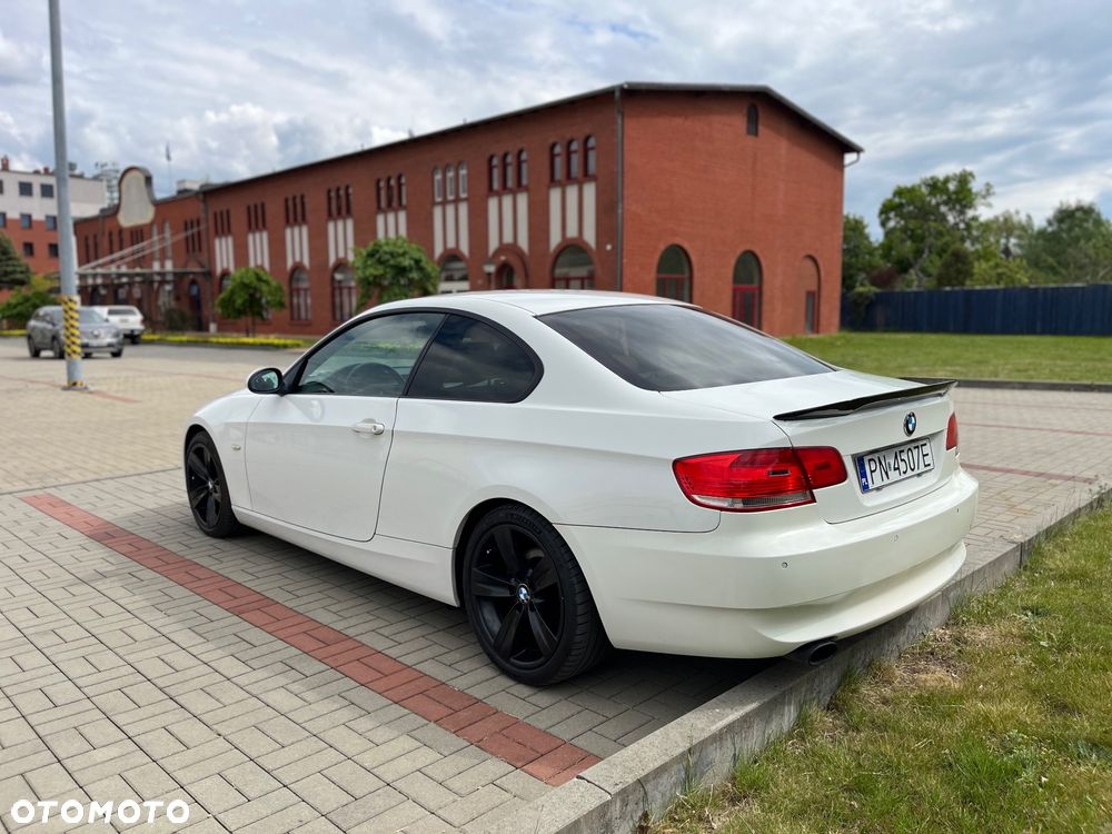 BMW Seria 3 320i - 4