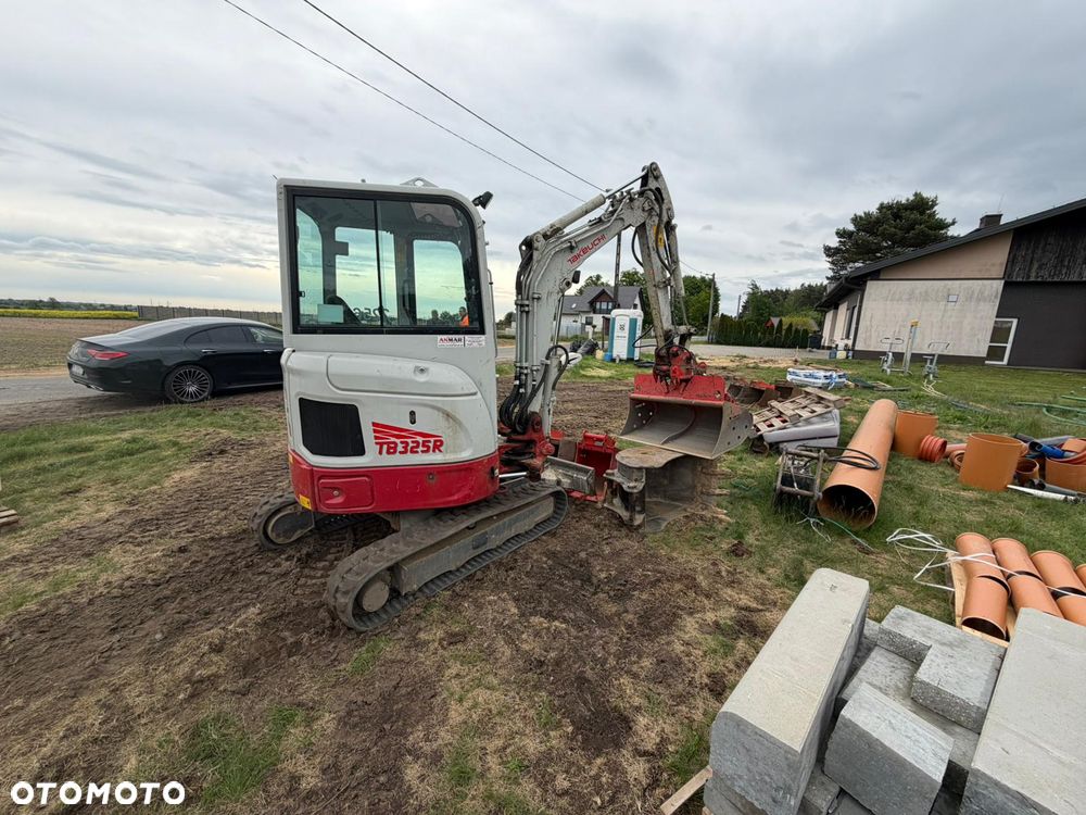 Takeuchi TB325R - 4