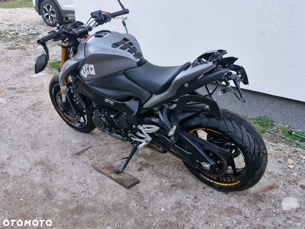 Suzuki GSX - 3