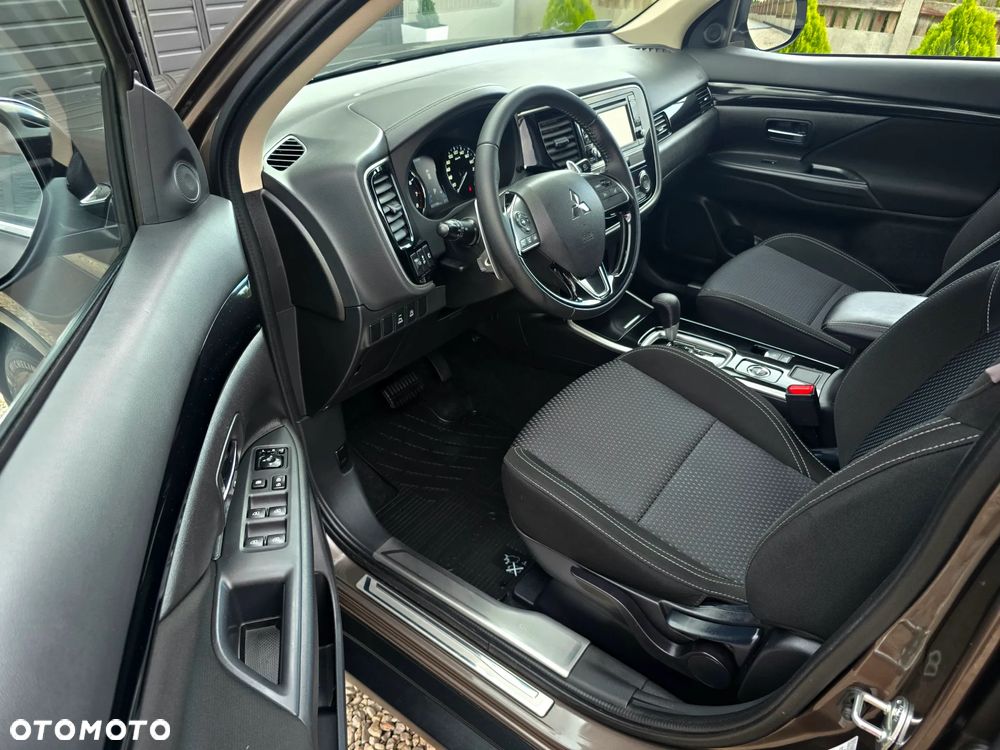 Mitsubishi Outlander 2.0 Instyle + 4WD CVT - 20