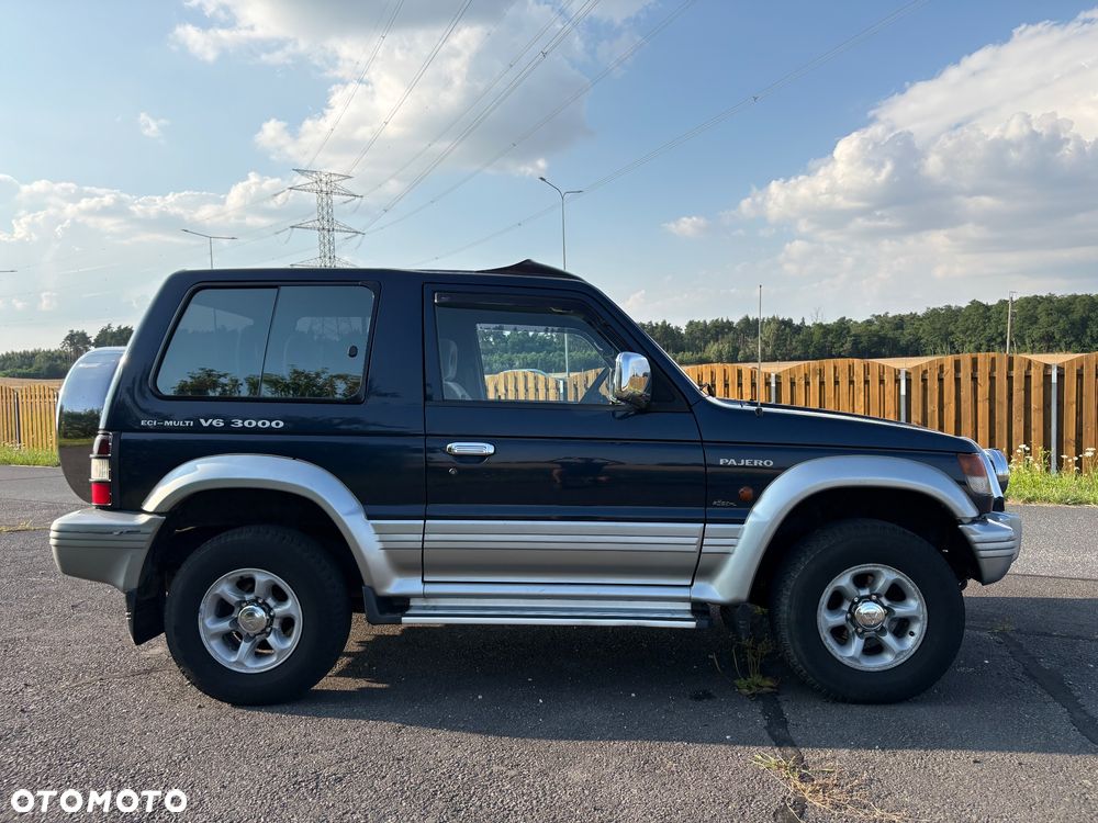 Mitsubishi Pajero - 9