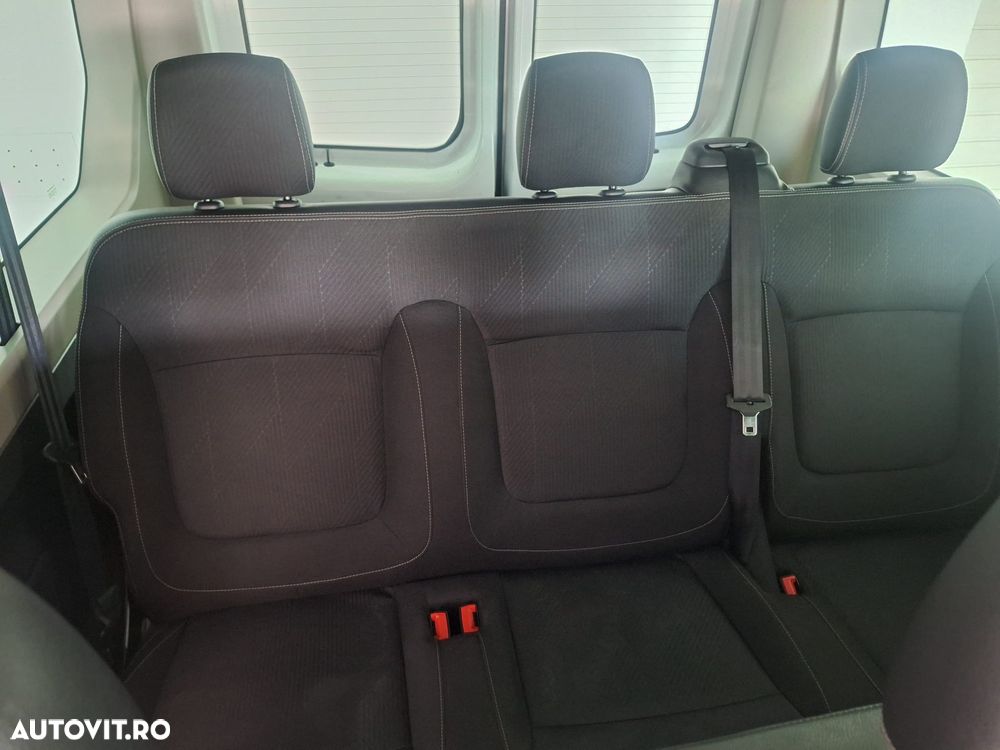 Renault Trafic 2.0 Blue dCi 150 S&S L2 8+1 Zen - 26