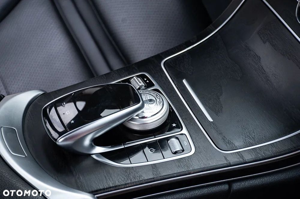 Mercedes-Benz Klasa C 400 4Matic 7G-TRONIC AMG Line - 29