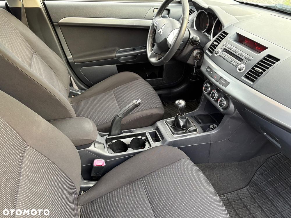 Mitsubishi Lancer 1.6 Invite - 16