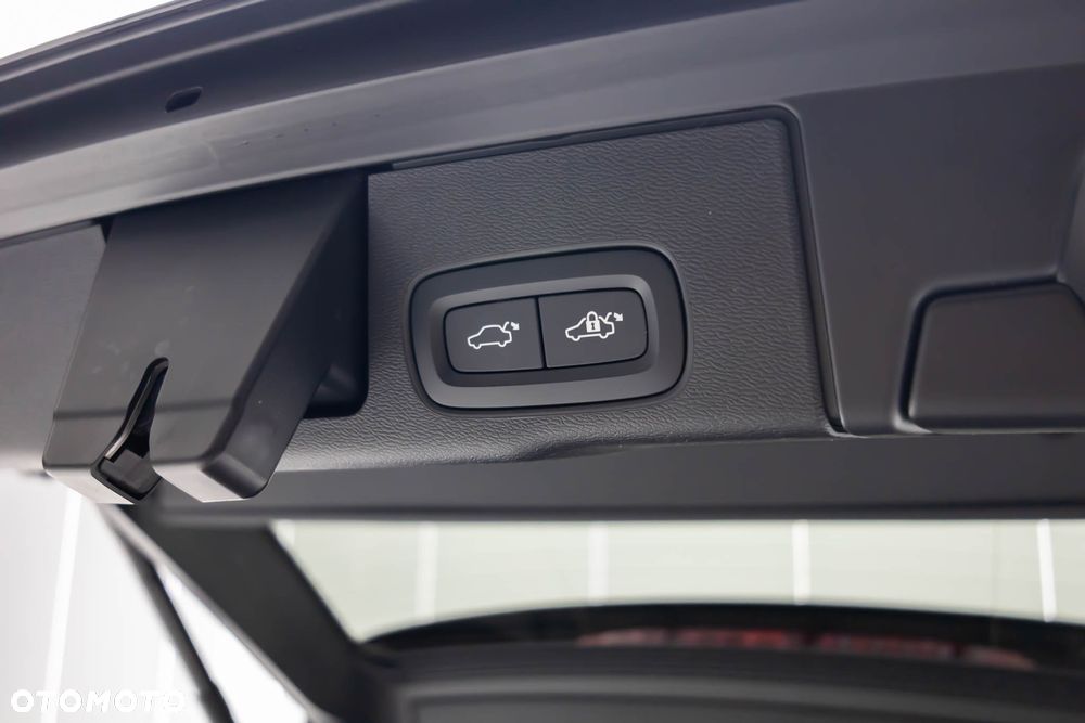 Volvo XC 60 T6 Plug-In Hybrid AWD Plus Black Edition - 34