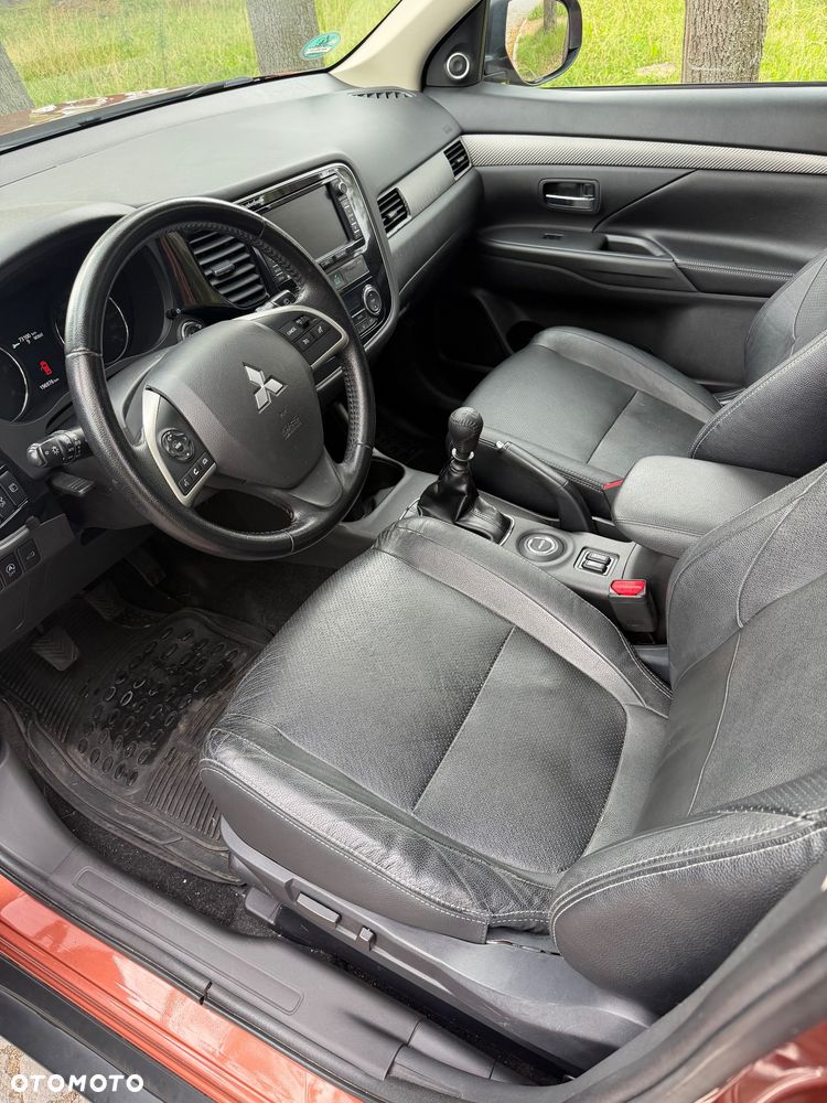 Mitsubishi Outlander - 16