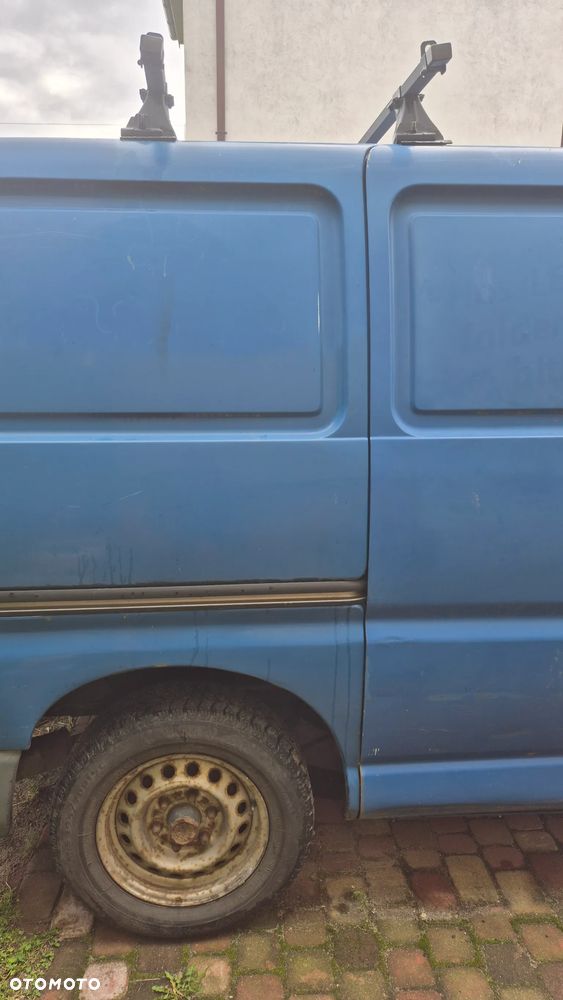 Toyota HIACE - 12