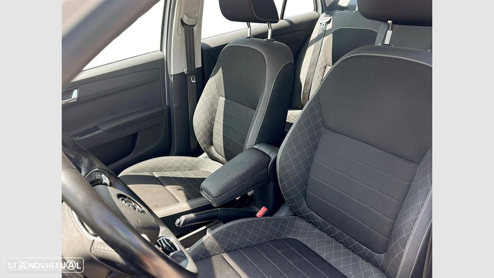 Skoda Fabia 1.0 TSI Ambition DSG — fotografia 12