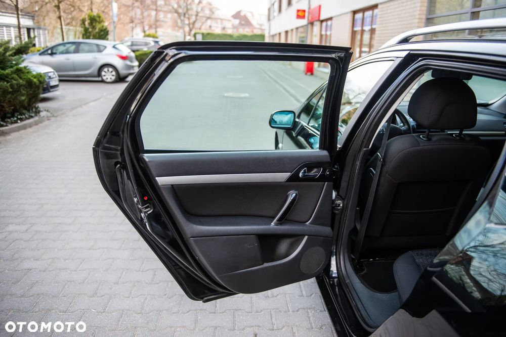 Peugeot 407 HDi 140 JBL - 19