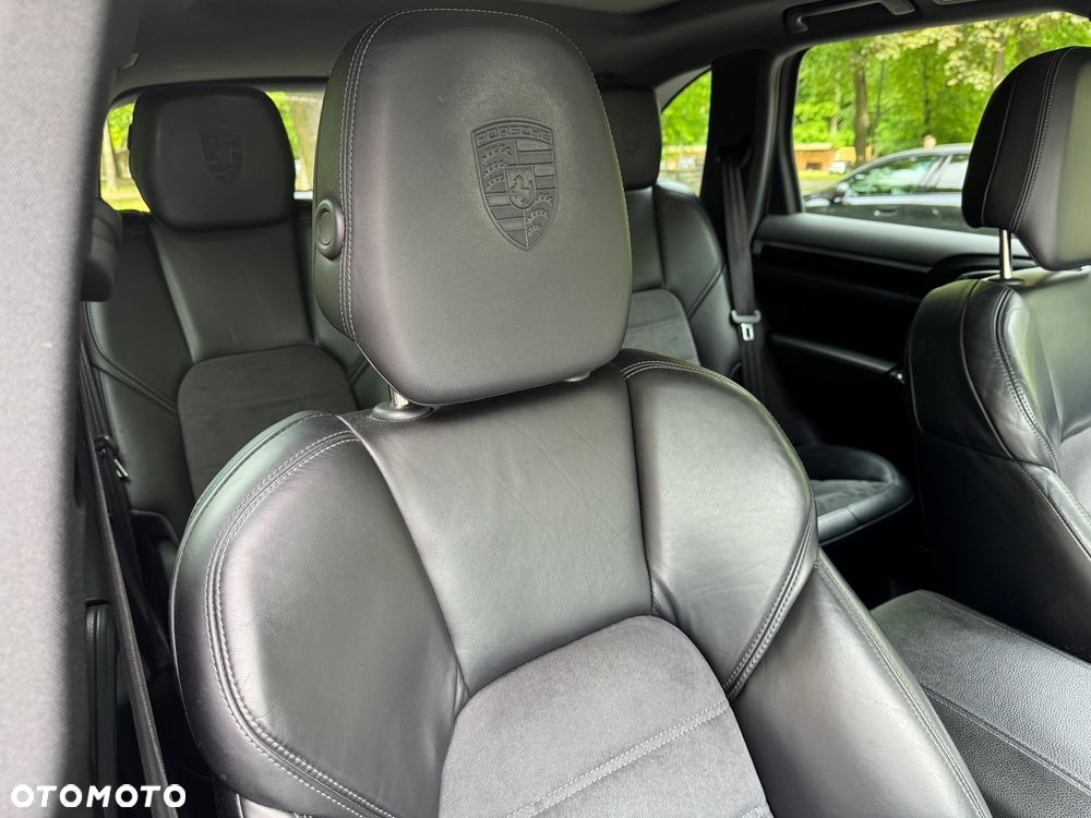 Porsche Cayenne Platinum Edition - 12