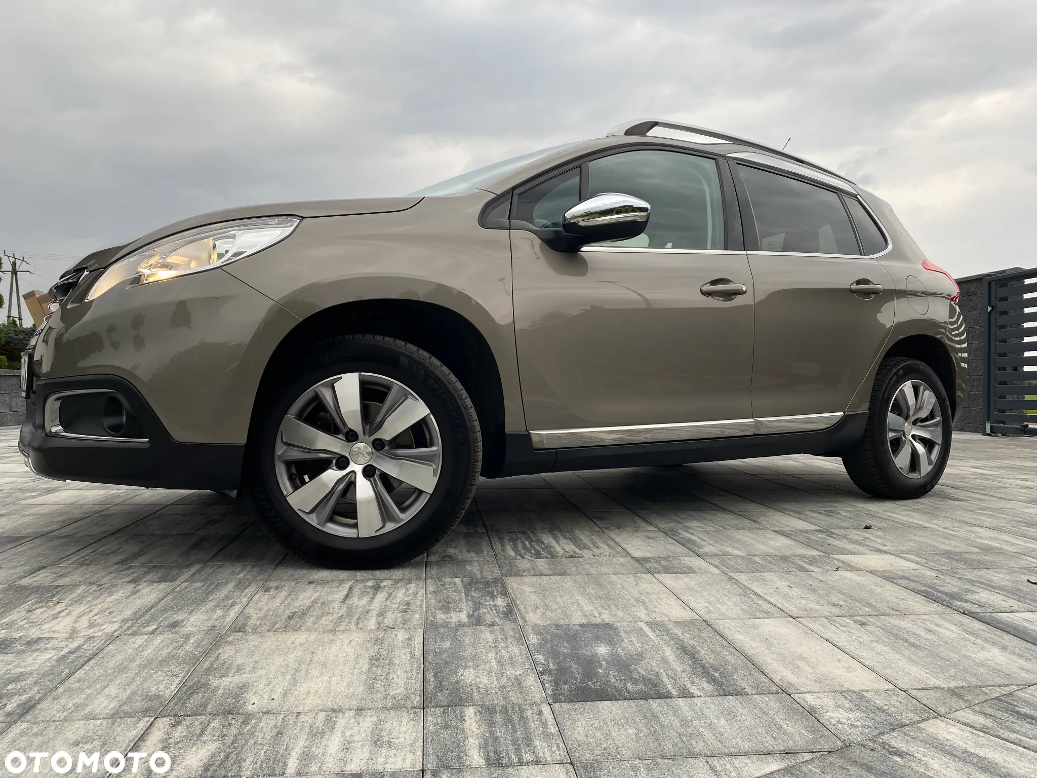 Peugeot 2008 1.2 Pure Tech Allure S&S - 10