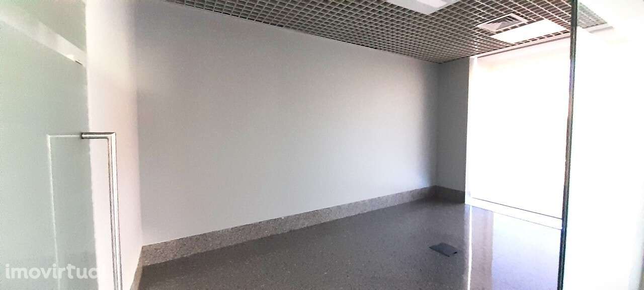 Loja em São João da Madeira para arrendar - Grande imagem: 5/12