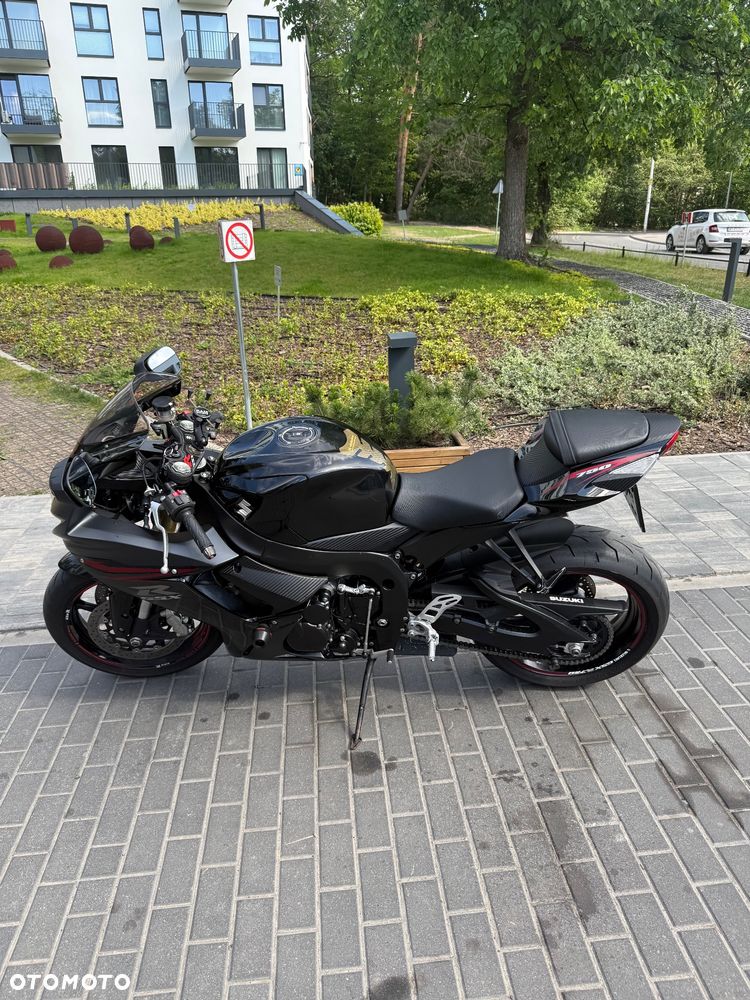Suzuki GSX-R - 6