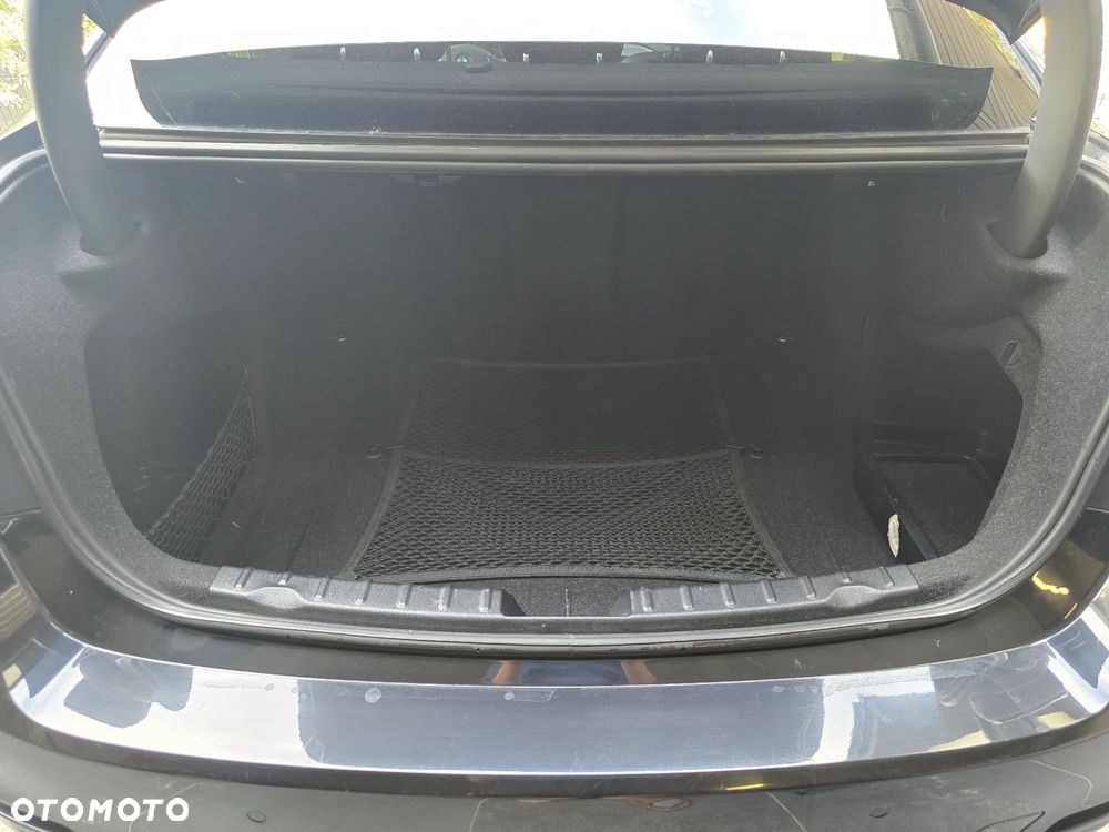 BMW Seria 3 318d DPF Edition Sport - 14
