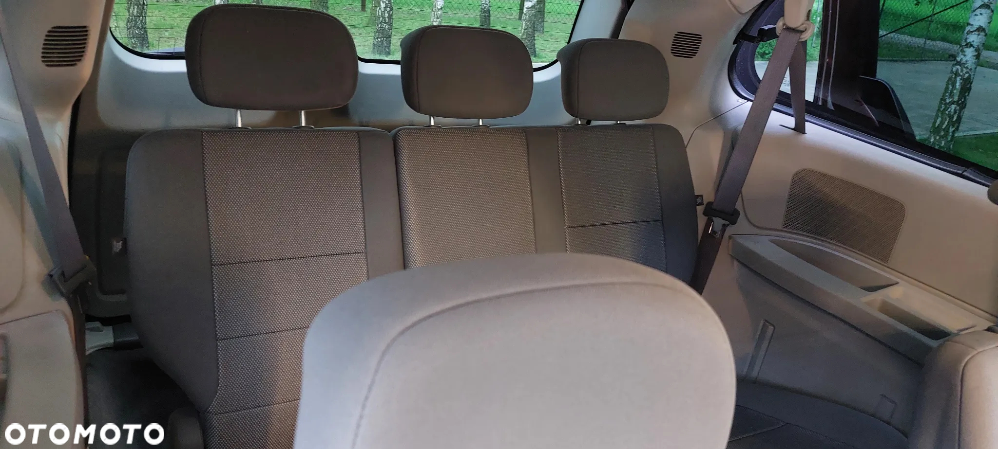Dodge Caravan - 11