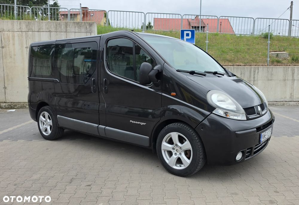 Renault Trafic Passenger - 1