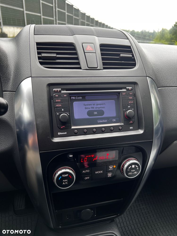 Suzuki SX4 1.6 Comfort Plus - 25