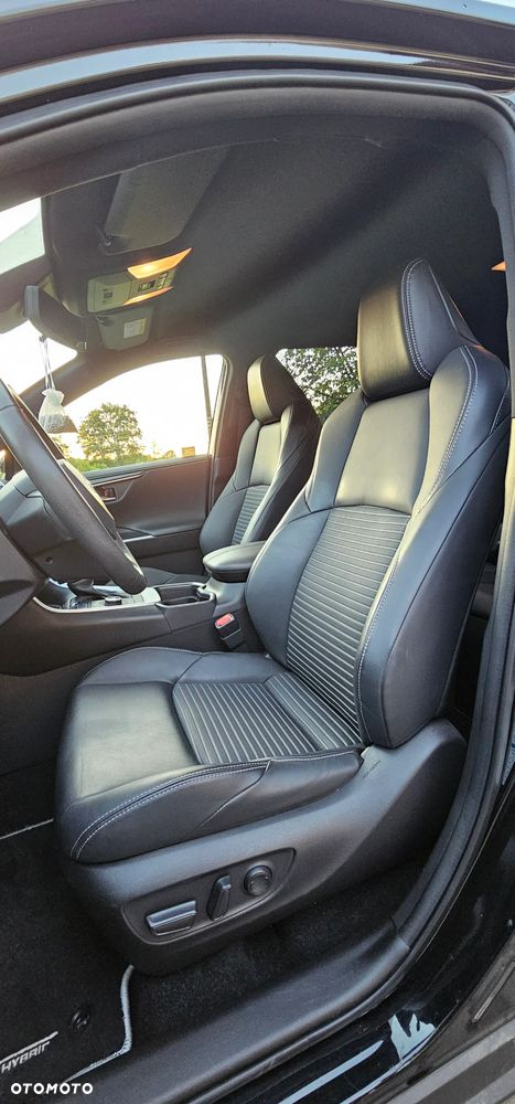 Toyota RAV4 2.5 Hybrid Black Edition by JBL 4x4 - 19