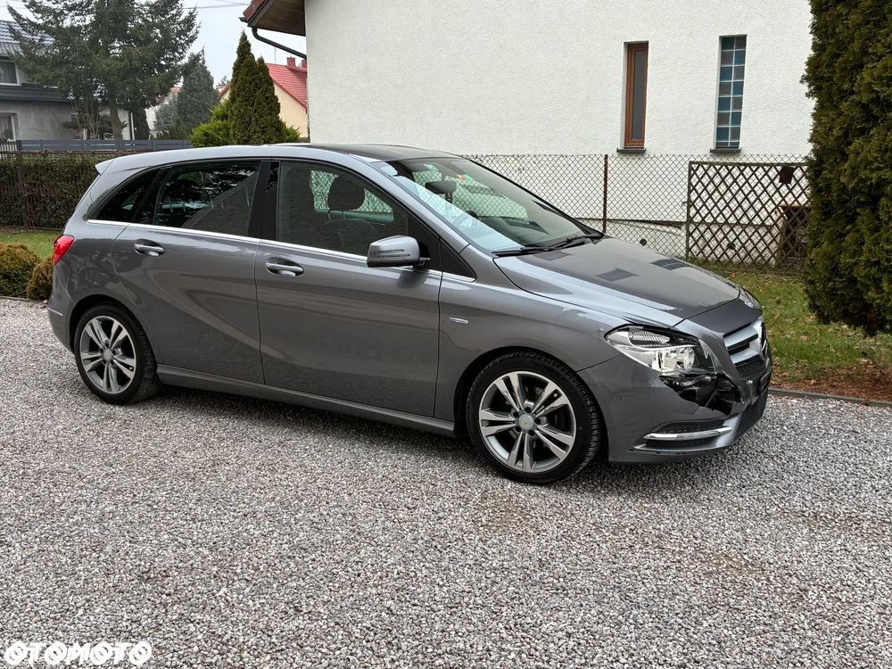 Mercedes-Benz Klasa B 180 BlueEFFICIENCY Edition - 19