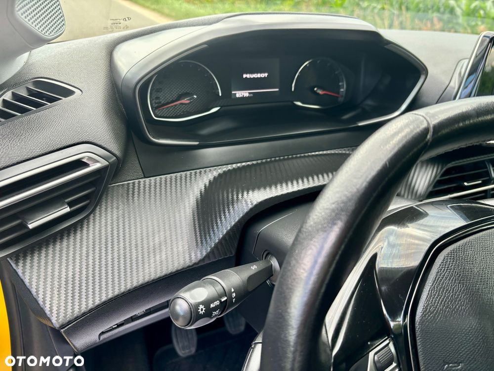 Peugeot 208 - 13