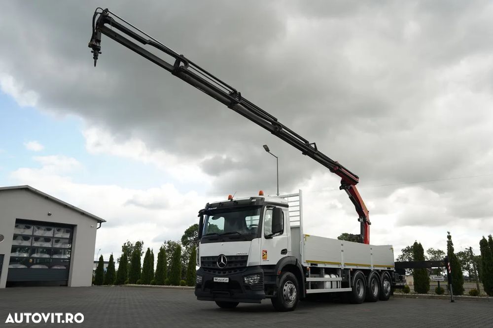Mercedes-Benz AROCS 3246 / TRIDEM / 8X4 / LIVRARE - 7,3 M / PODEA REZISTENTĂ / Cuplaj PALFINGER PK 22 002 / Rază de acțiune: 14,5 / FURCĂ PENTRU PALEȚI / - 3
