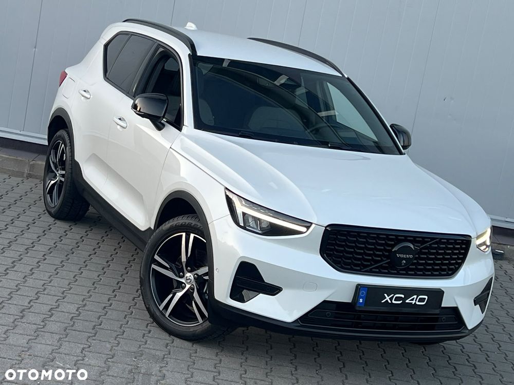 Volvo XC 40 B4 AWD Plus Dark - 9