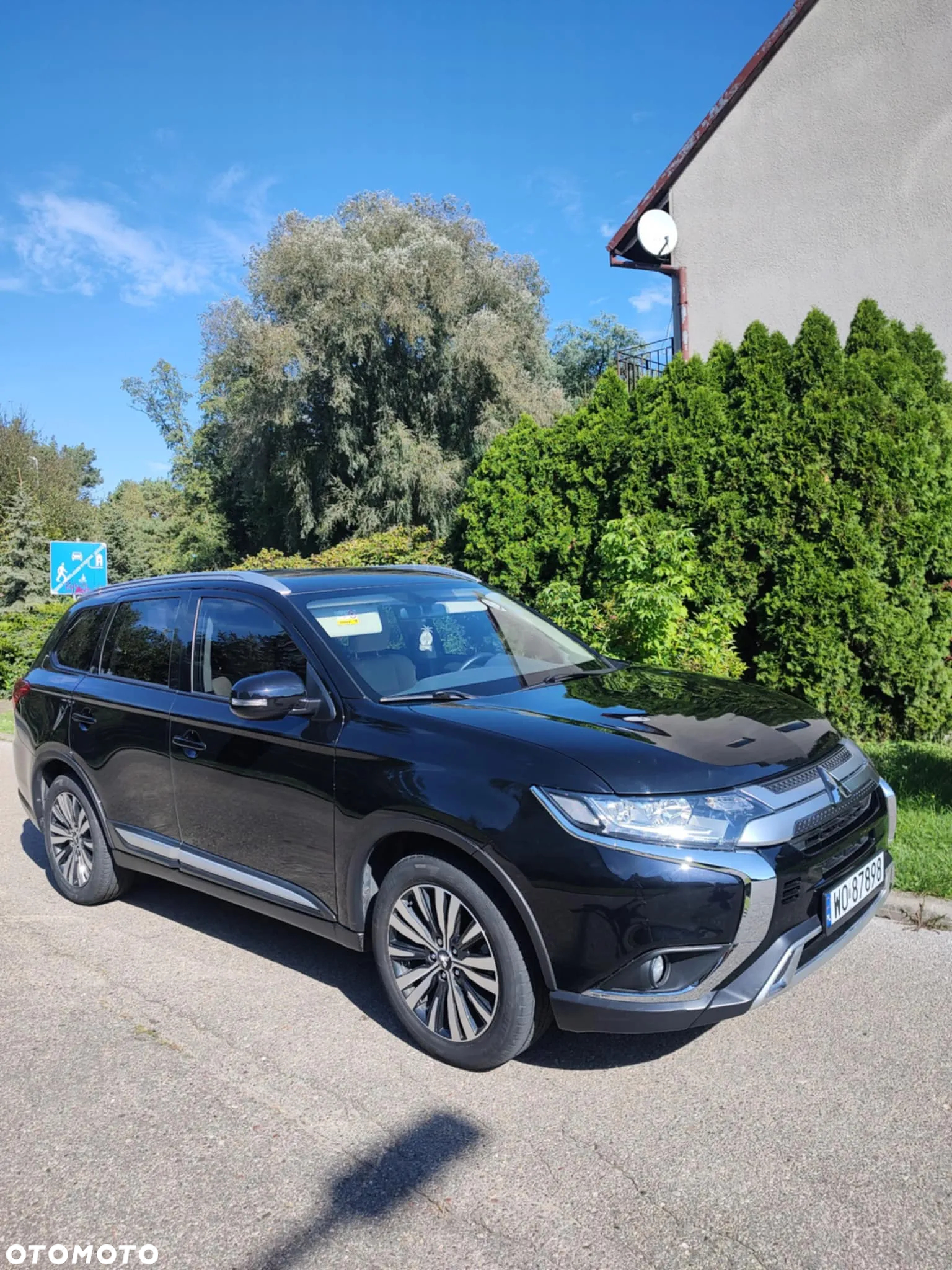 Mitsubishi Outlander - 2