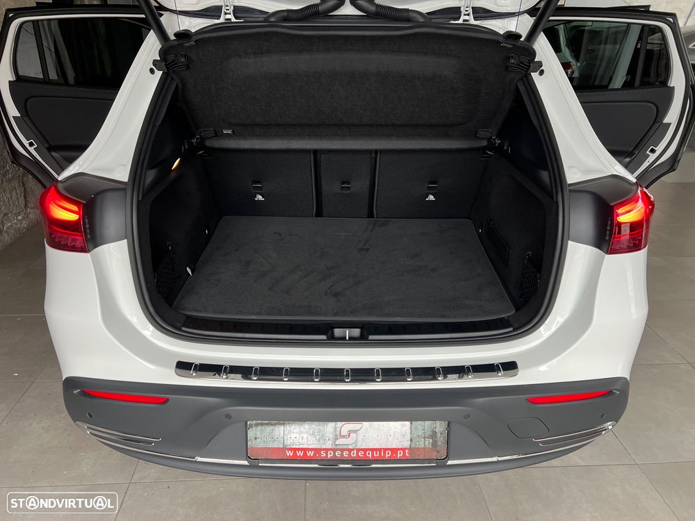 Mercedes-Benz EQA 300 4Matic Progressive - 8