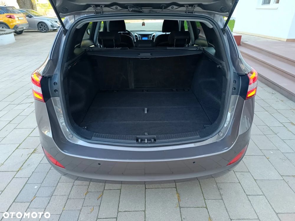 Hyundai i30 blue Kombi 1.6 CRDi Passion - 36