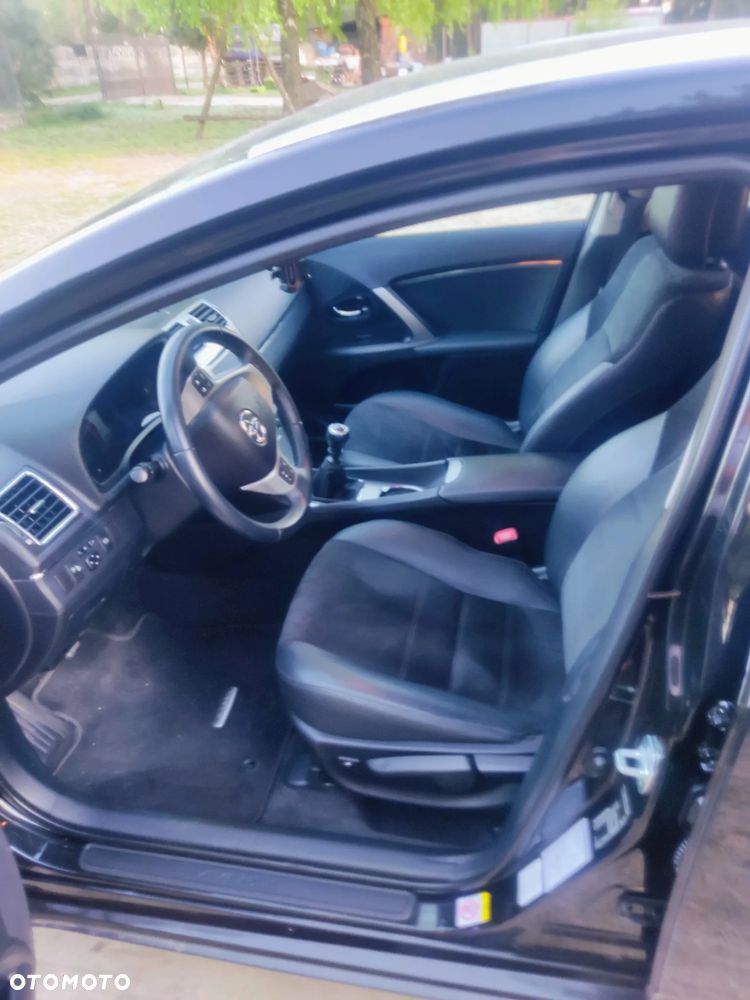 Toyota Avensis 1.8 Executive - 7