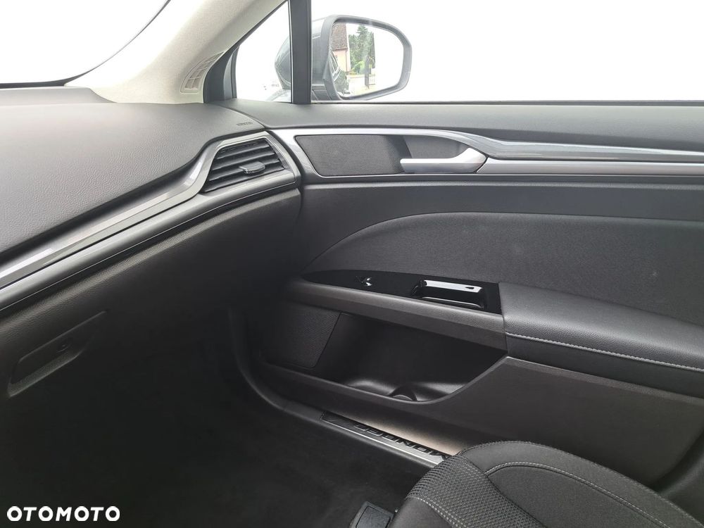 Ford Mondeo 2.0 Hybrid Titanium - 11