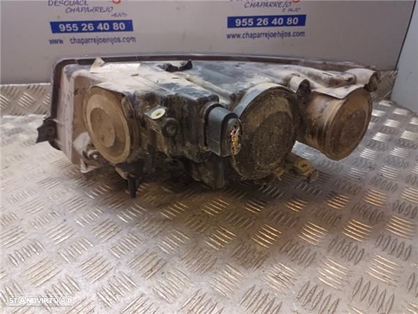 FAROL DIREITO SKODA SUPERB - 3