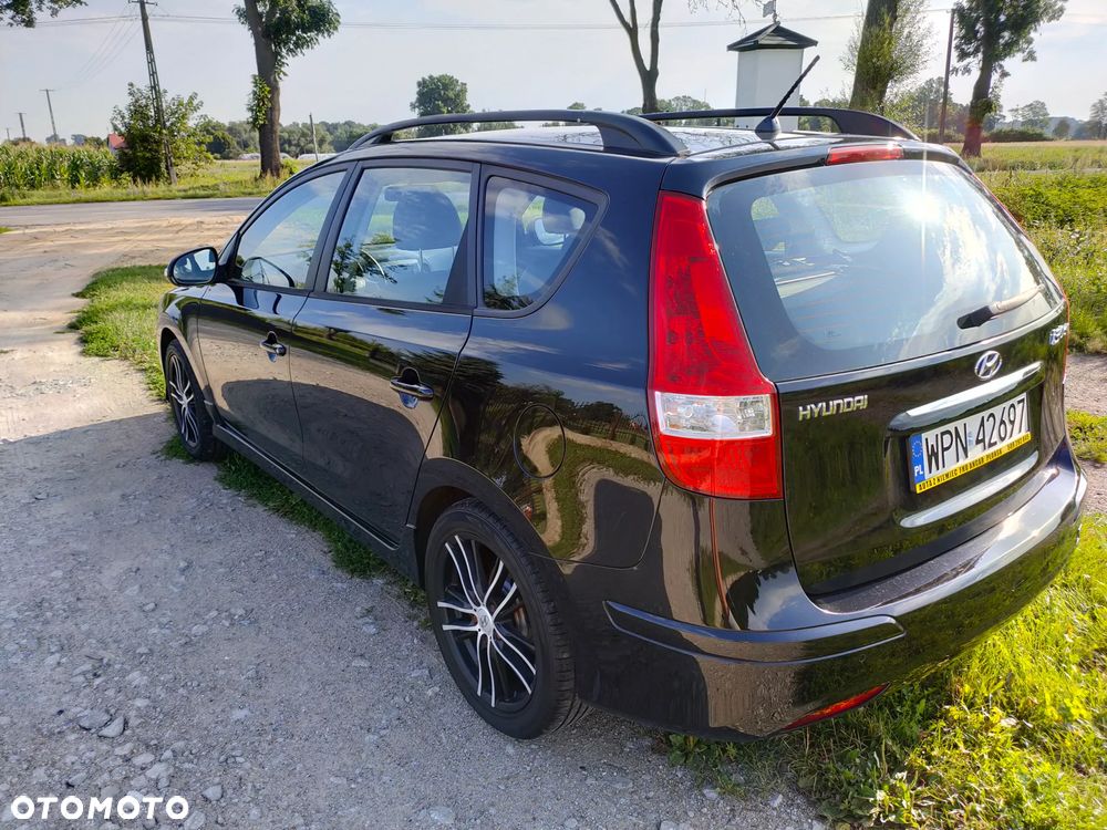Hyundai i30 1.4 Base + - 14