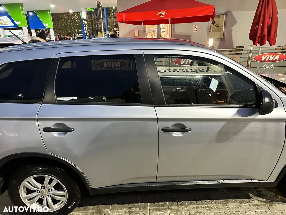 Mitsubishi Outlander - 13
