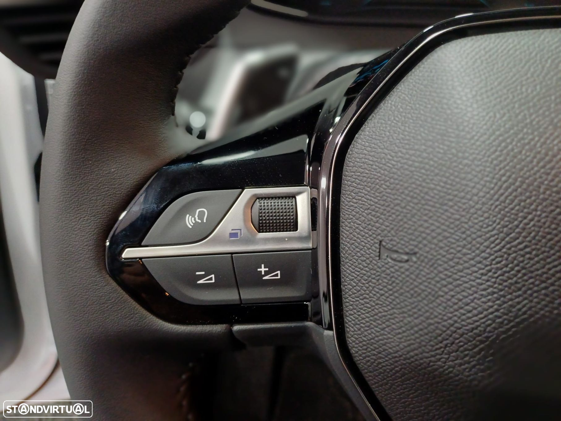 Peugeot 208 - 15