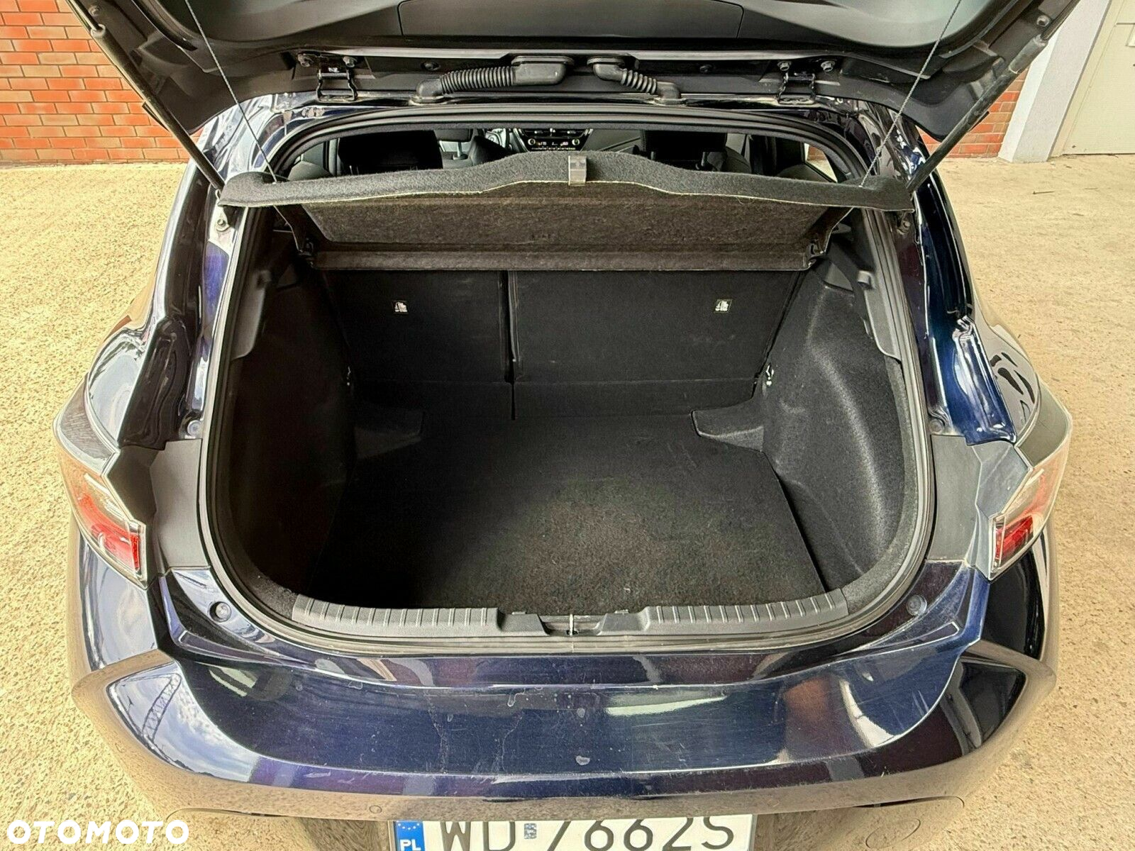 Toyota Corolla - 12