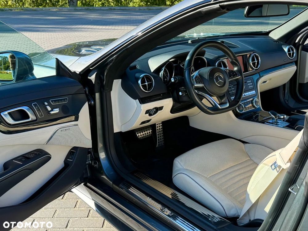 Mercedes-Benz SL - 16