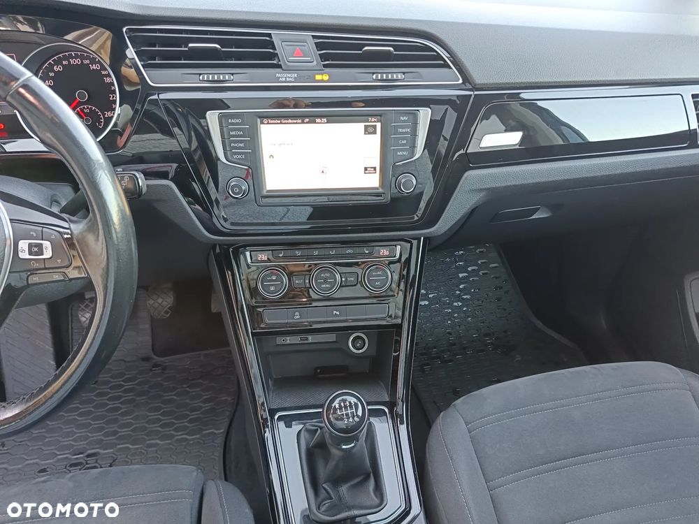 Volkswagen Touran 1.4 TSI BMT Highline - 17