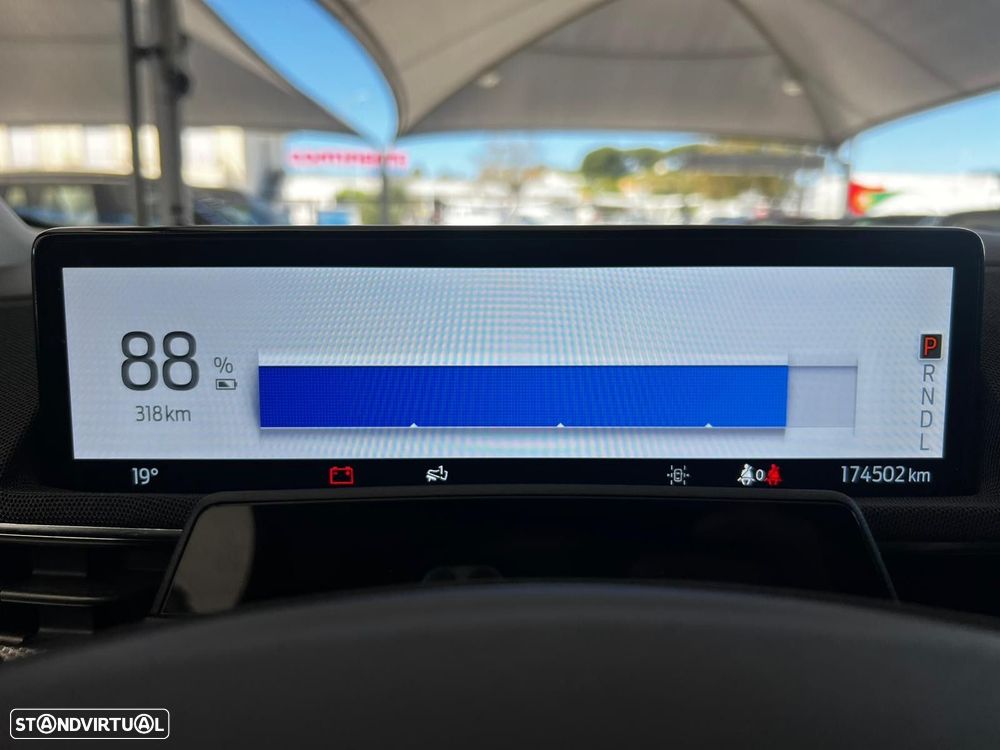 Ford Mustang Mach-E 75.7 kWh Premium AWD - 23