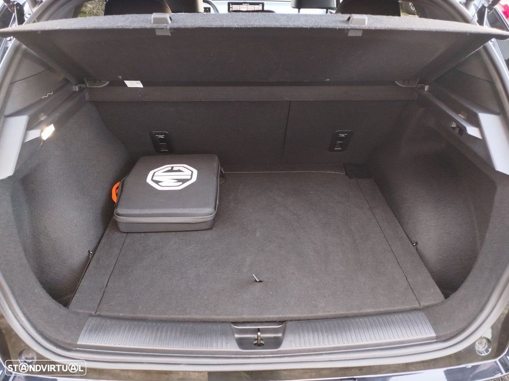 MG MG4 64 kWh Luxury - 17