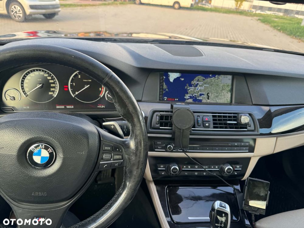 BMW Seria 5 530d xDrive - 7