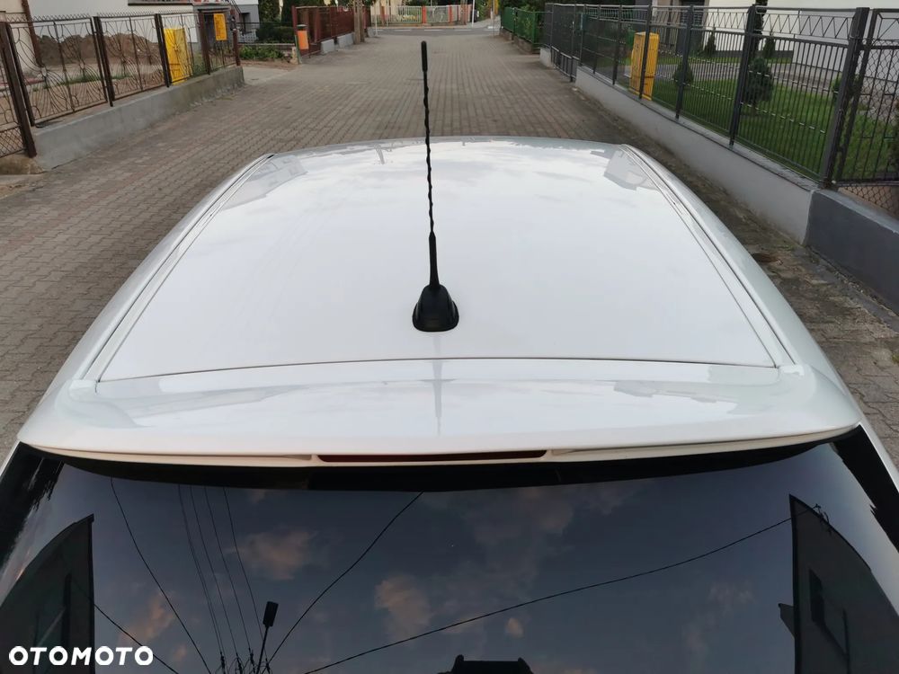 Opel Astra 1.6 Black&White - 33