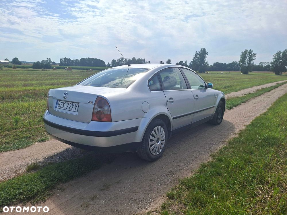 Volkswagen Passat - 4