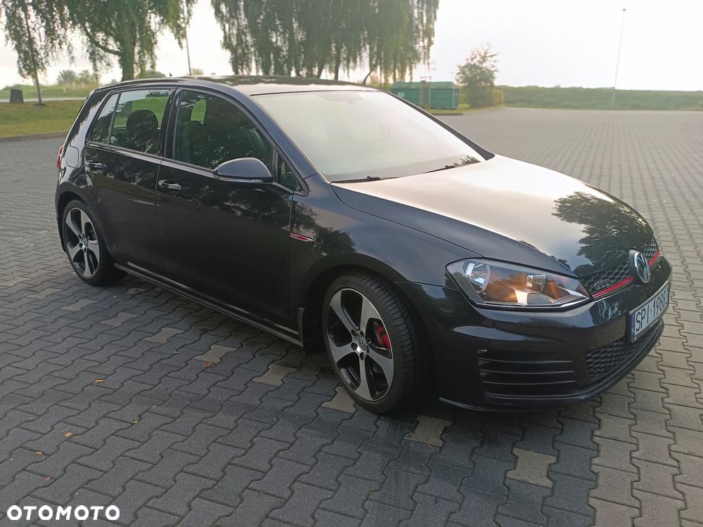 Volkswagen Golf - 6