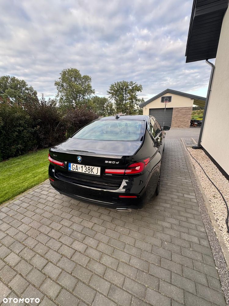 BMW Seria 5 520d xDrive Business Edition - 14